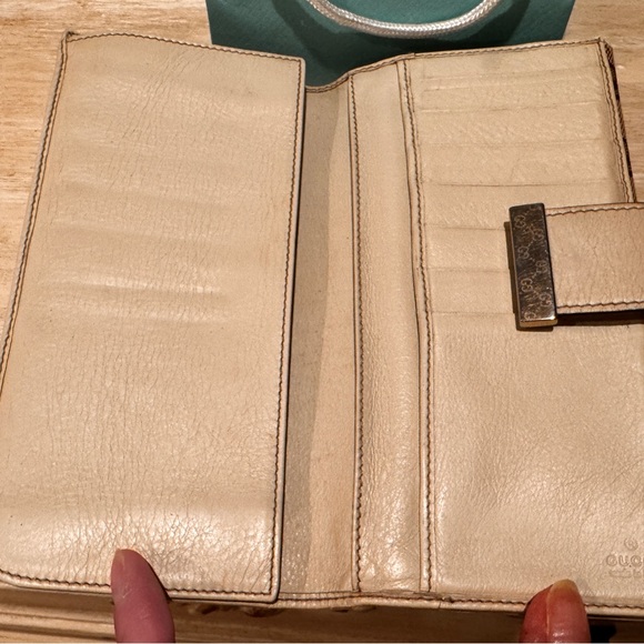 Gucci Brown/Tan Monogram Canvas Clutch Wallet with Cream Trim - Picture 4 of 5